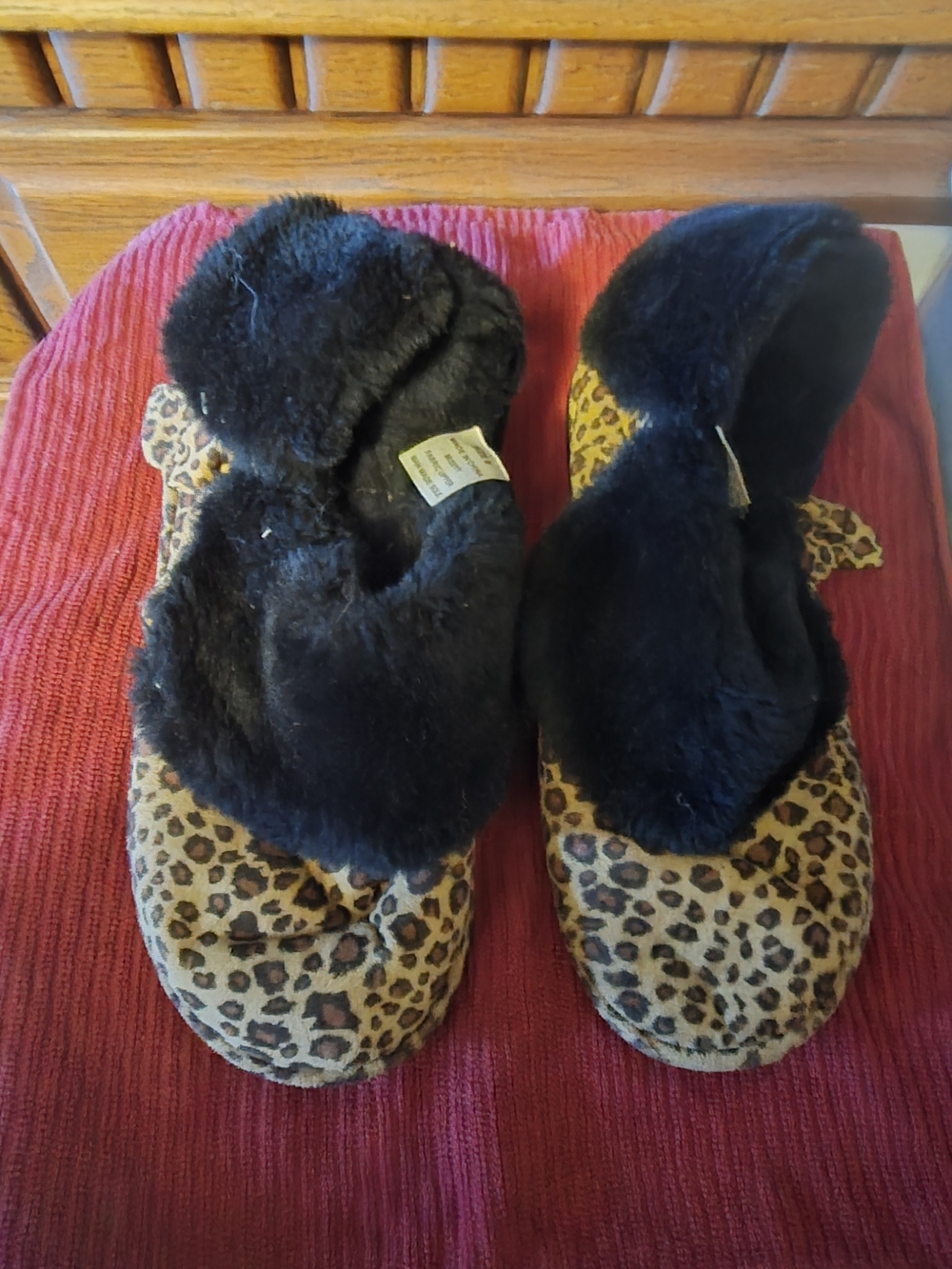 Leopard Print Faux Fur Lined Womenโs Slippers - Black Fur